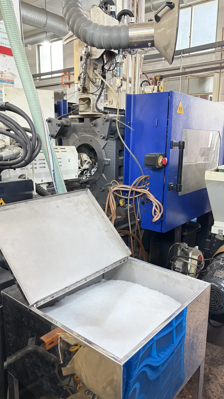 Injection molding equipment and material handling area at the Shieldhz factory